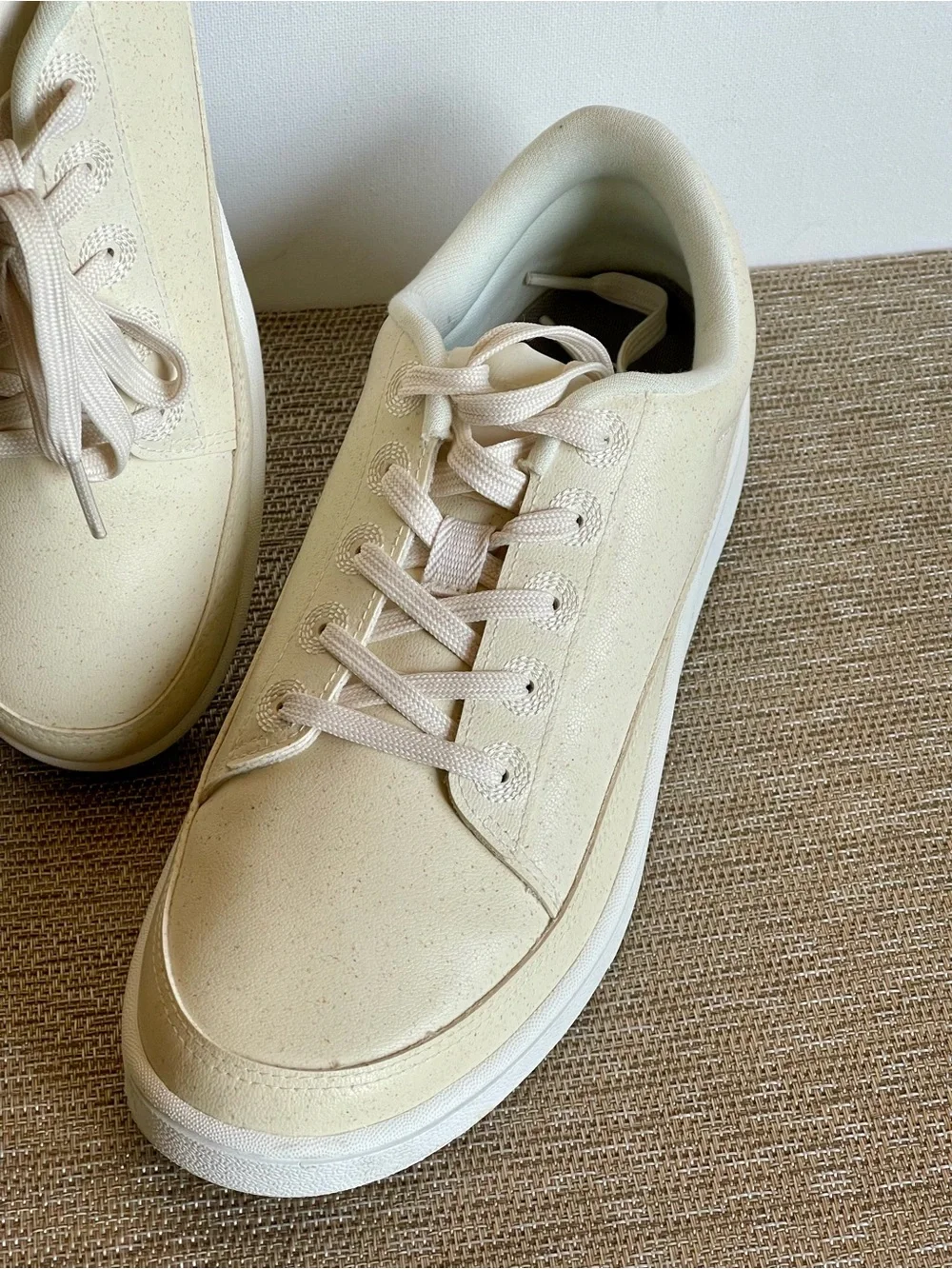 NEW ALLBIRDS PLANT PACER CLASSIC EDITION VEGAN LEATHER SNEAKER WOMENS SIZE 9 - Picture 4 of 14
